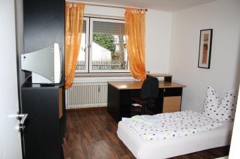 Augsburg Apartment 1 - Wohn-Schlafraum